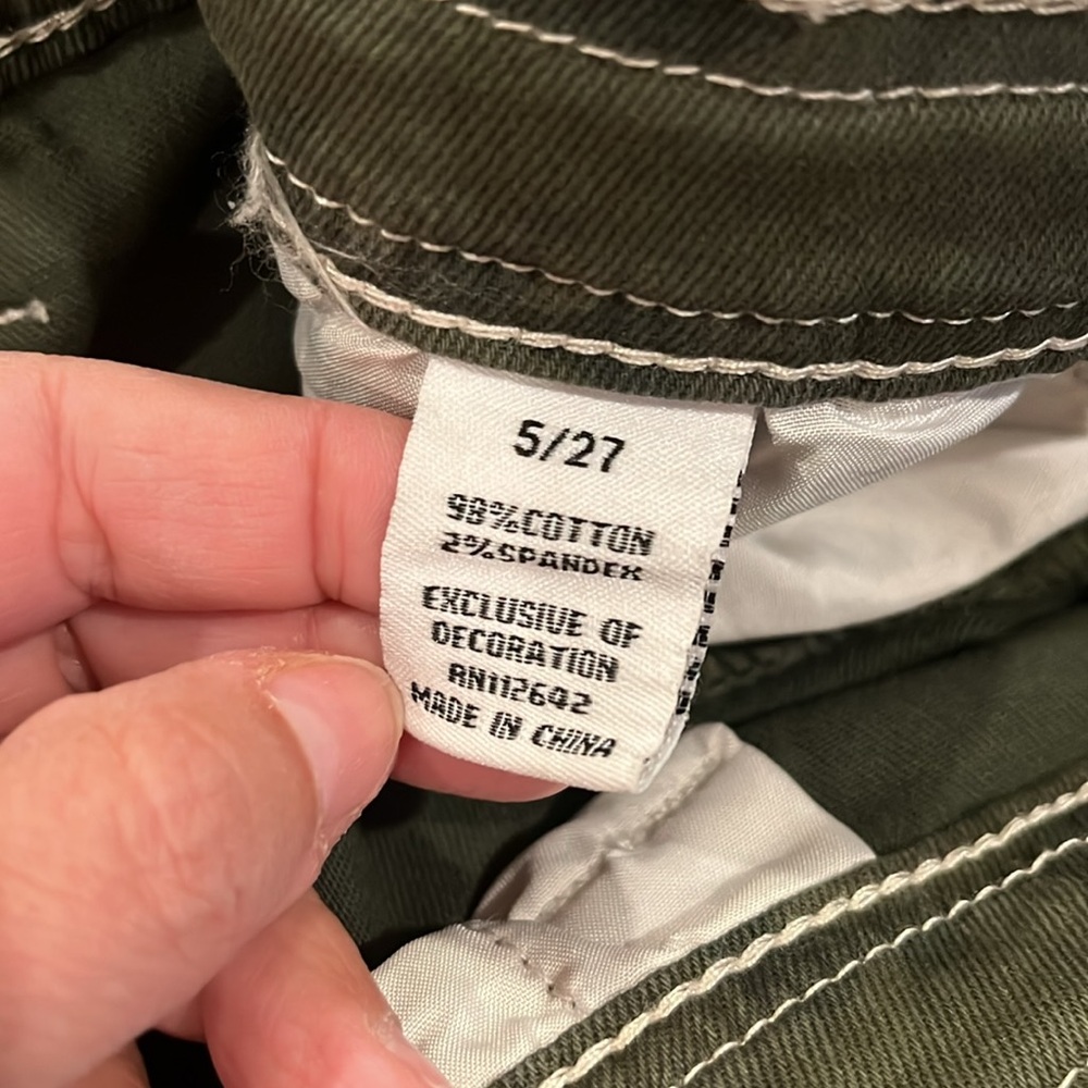 NWT DISCLOSURE BAGGY CARGO CAMO PANTS💚💚 - Picture 13 of 14
